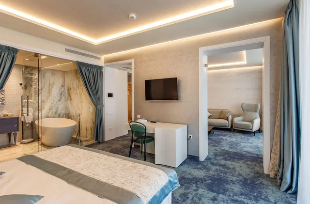 Senior, Suite, King Bed, Sea View, Terrace، Hotel Opera Mamaia 4/8