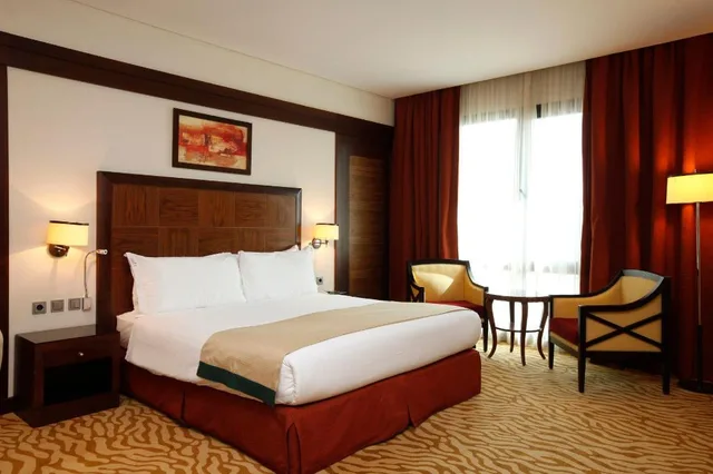 غرفة قياسية بسرير كينج بإطلالة للمدخنين، هوليداي إن - العليا(Holiday Inn Olaya) 1/2