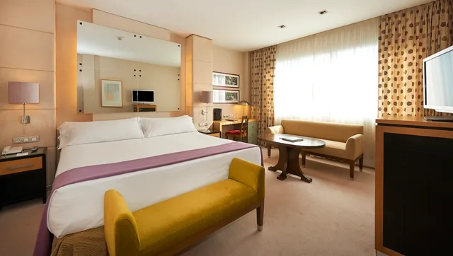 غرفة سوبيريور بسرير مزدوج بإطلالة، Hotel Hesperia Barcelona Presidente 2/3