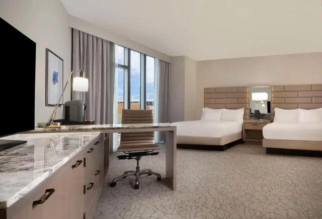جناح جونيور بسريرين كوين مع أريكة لذوي الإعاقة، Hilton West Palm Beach 1/3