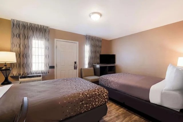 Standard, 2 Double Beds, Rodeway Inn Near Coachella 1/8