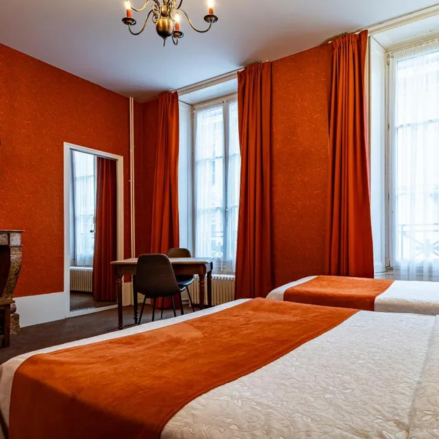 غرفة ثلاثية، Hôtel Du Nord 5/10