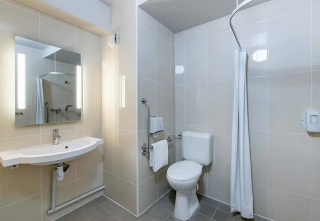 Double Accesible room، B&B HOTEL Bordeaux Sud Mios 6/8
