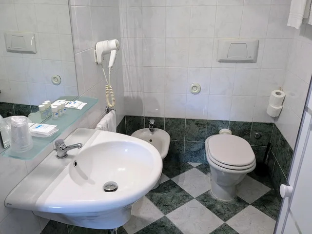 غرفة ثلاثية بسرير مزدوج وسرير فردي، Hotel Soggiorno Athena 8/10