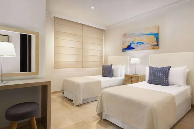 شقة سوبيريور بسرير كوين وسريرين منفصلين بإطلالة على البحر بغرفتي نوم مع أريكة بجاكوزي، Wyndham Residences Costa Adeje 2/3