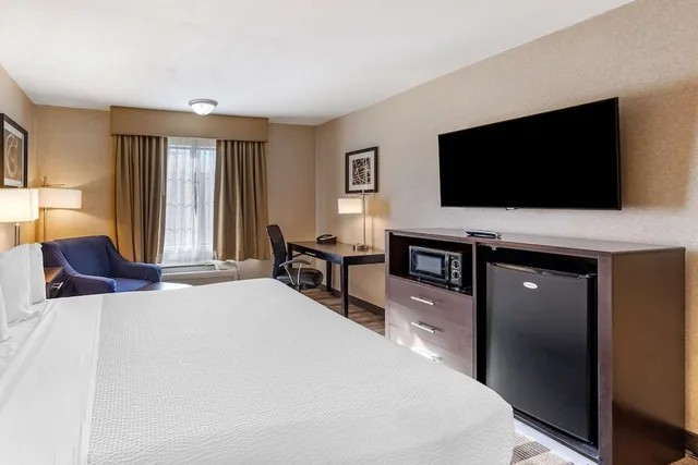 غرفة قياسية بسرير كينج لذوي الإعاقة، Best Western Country Inn 1/3