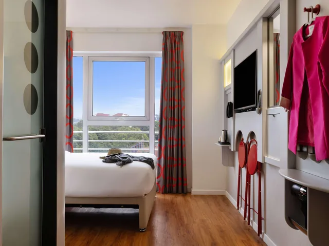 Trendy, Double Bed, Living Area, ibis Styles Nairobi Westlands 3/6