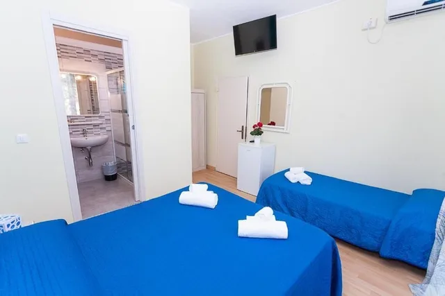 غرفة ثلاثية، Hotel Romantik 3/3