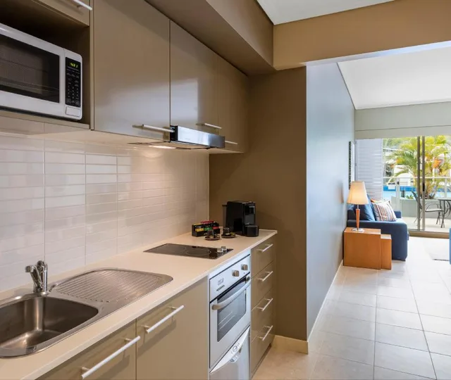 غرفة بريميير بسرير كينج بإطلالة على البحر، Oaks Hervey Bay Resort and Spa 3/3