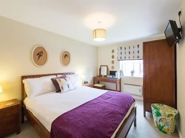 Garden, Double Bed، Darwin's Townhouse 2/5