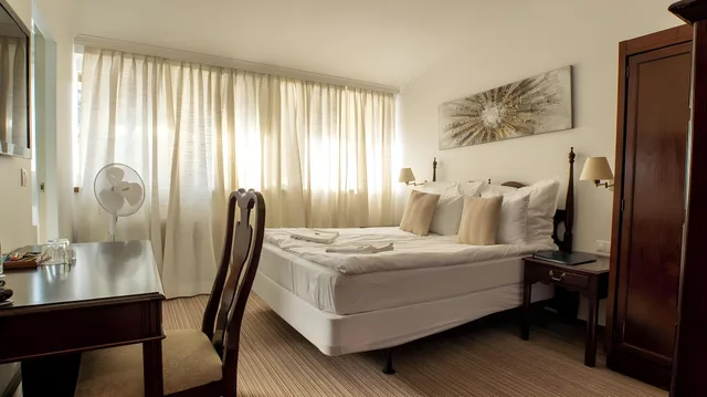 Economy, Queen Bed, No Elevator، OPERA16 Guestrooms 2/3