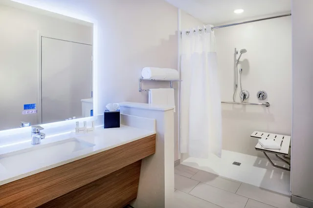 غرفة بسرير كينج، Fairfield Inn & Suites By Marriott Mcpherson 5/5