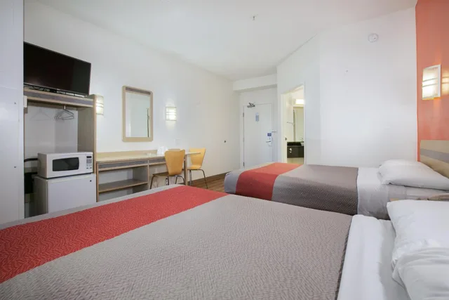 غرفة ديلوكس رباعية، Motel6 Brooklyn Center, MN - Minneapolis 1/10