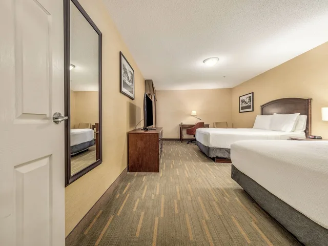 جناح بسريرين كوين بشرفة بغرفة نوم واحدة، HOLIDAY INN LETHBRIDGE 4/10