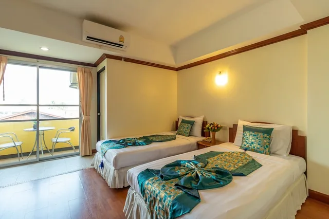 غرفة سوبيريور بسرير كينج بشرفة، Chomsin Hua Hin Hotel 7/10