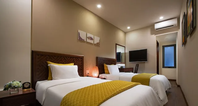 غرفة عائلية ثلاثية بسرير كينج وسرير فردي، Hanoi Lakeside Premium Hotel 1/2
