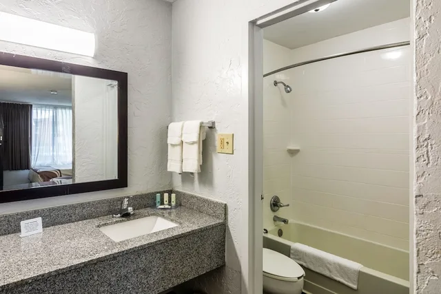 غرفة قياسية مفردة بسرير كينج، Rest and Relax Inn (ex Quality Inn and Suites University Area) 6/10