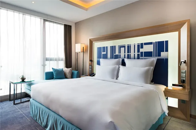 Premier, King Bed, Executive Level، Novotel Ningbo East 2/4