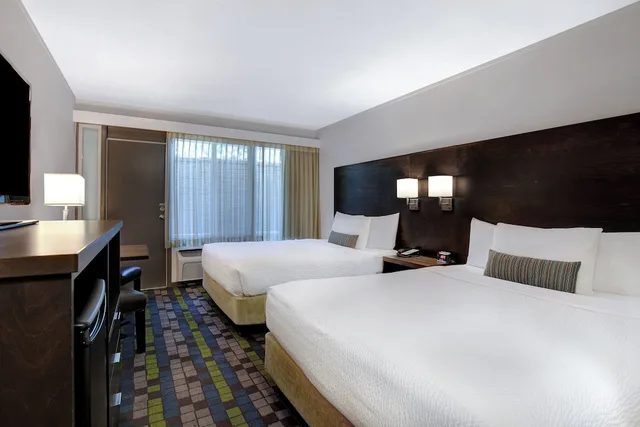 غرفة بسريرين كوين في الطابق الأرضي، Days Inn by Wyndham Victoria Airport Sidney 2/6