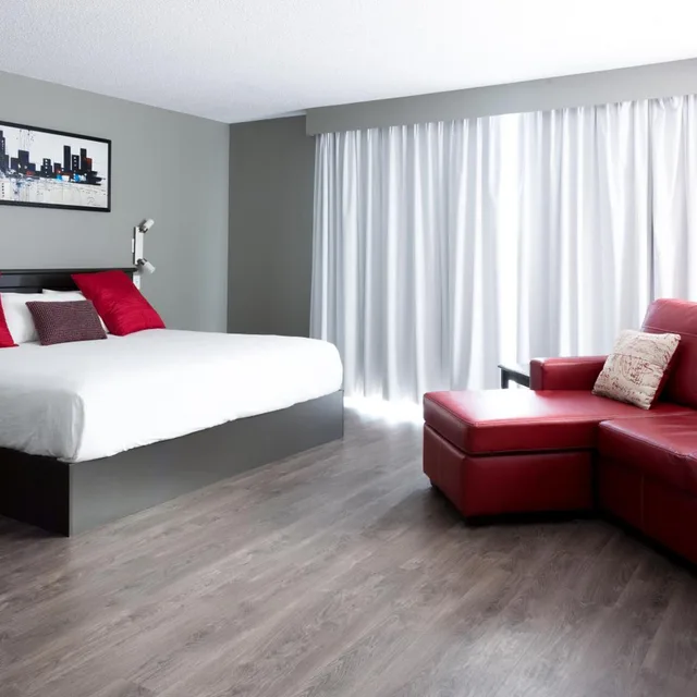 جناح، Hotel Universel 1/4