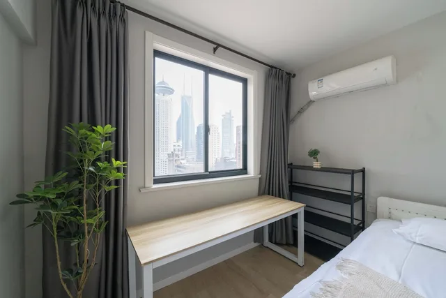 3 Bedrooms, Comfort, Apartment, 1 Double and 3 Queen Beds, Bathtub, Book and Bed-People's Square 9/10