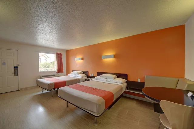 جناح بسريرين كوين، Motel6 San Antonio, TX - Downtown - Market Square 4/10
