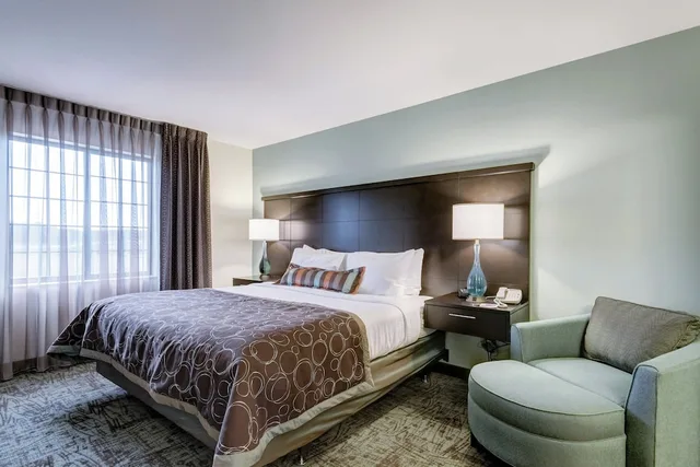 جناح بسرير كينج بغرفة نوم واحدة بمطبخ، Staybridge Suites O Fallon Chesterfield 4/8