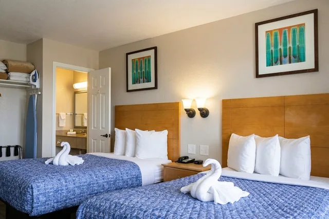 غرفة تقليدية بسريرين مزدوجين، Rodeway Inn And Suites 1/10