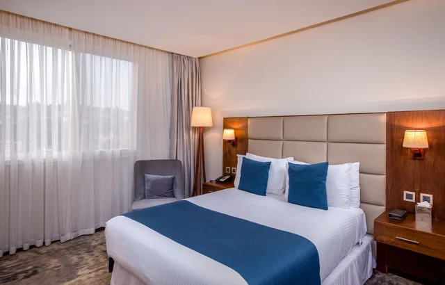 غرفة ديلوكس بسرير كوين بشرفة، Golden Tulip Canaan Kampala 9/10