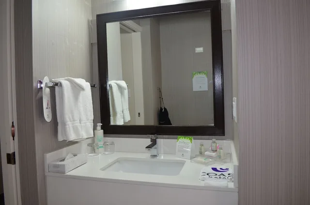 جناح استوديو بسرير كوين بمطبخ صغير، Radisson Hotel & Conference Centre West Edmonton, AB 9/10