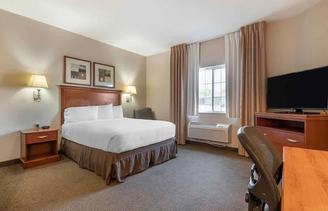 Studio, Queen Bed, CANDLEWOOD SUITES BARTLESVILLE EAST 5/8