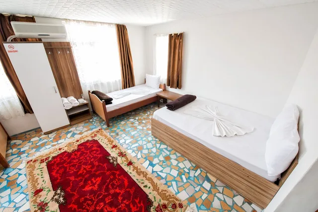 Family, 1 Double and 3 Single Beds، Yellow Rose Pansiyon 1/4