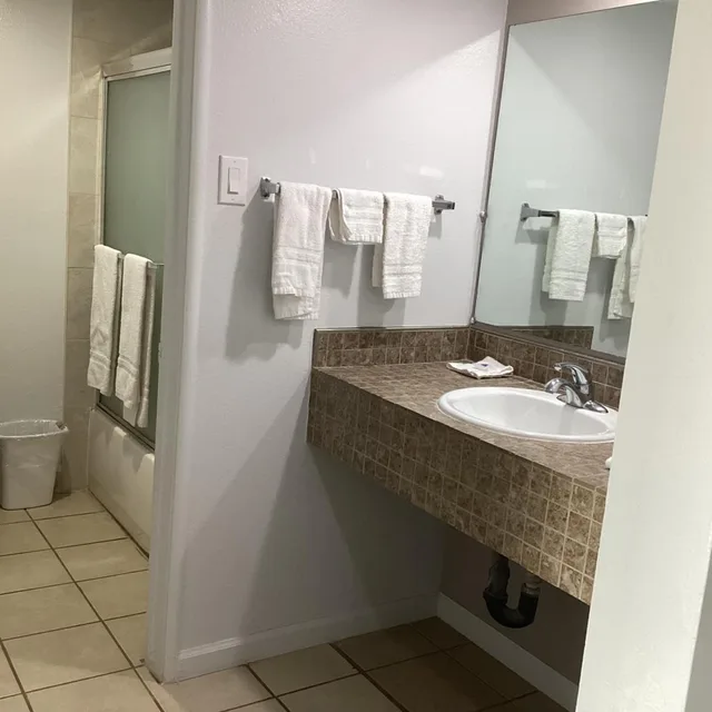 1 King Bed - Non-Smoking, Micfridge، Motel6 Selma, CA 6/9
