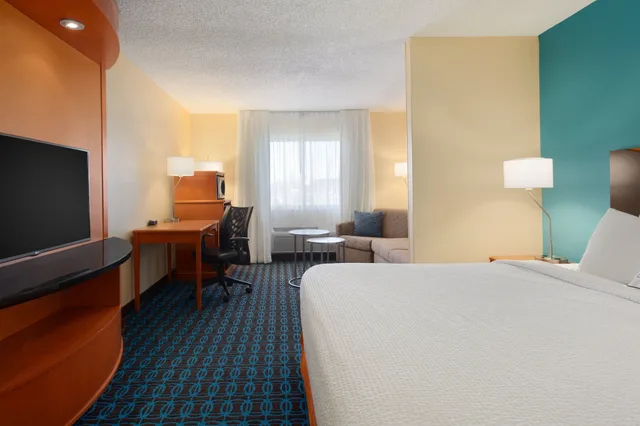 جناح تنفيذي بسرير كينج مع أريكة، Fairfield Inn & Suites Longview 2/2