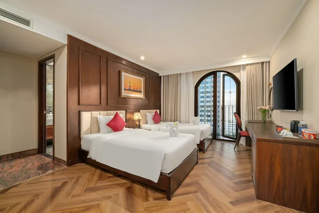 جناح بسرير كينج بإطلالة جزئية على البحر بحوض استحمام، Golden Lotus Luxury Hotel Da Nang 6/10