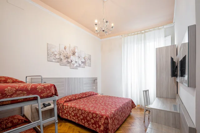 غرفة كلاسيكية رباعية بأسرّة بطابقين وسرير كوين، LILIUM HOTEL 10/11