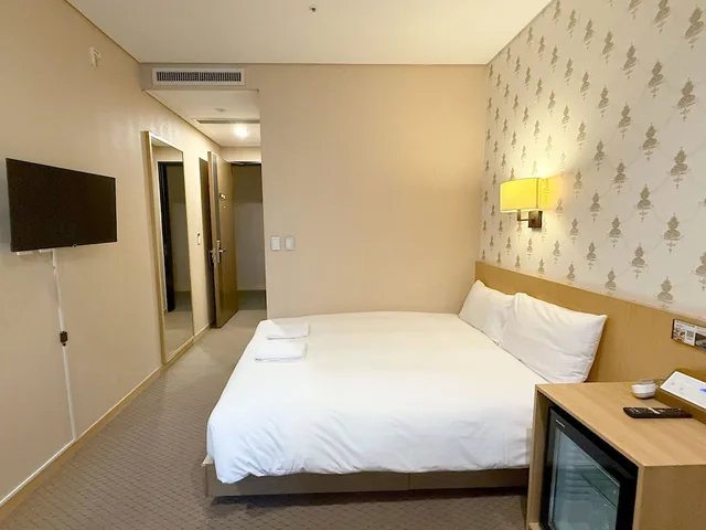 غرفة قياسية بسرير مزدوج بحوض استحمام، Mohenic Hotel Seoul Myeongdong 4/10