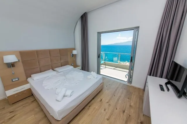2 Bedrooms, Family, Queen and Twin Beds, Sea View, Balcony, Hotel Saranda Palace 3/10