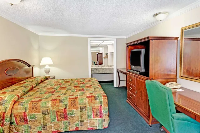 غرفة قياسية بسرير كوين، Knights Inn Austell GA 1/1