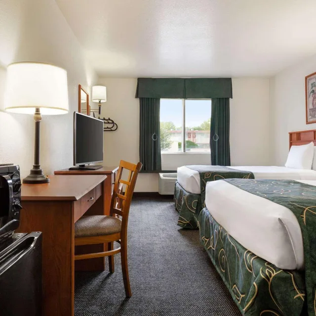 غرفة ديلوكس بسرير كوين لذوي الإعاقة، Travelodge by Wyndham North Platte 1/2
