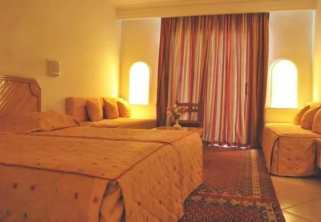 غرفة قياسية رباعية بسرير مزدوج وسريرين منفصلين، Hotel Golf Residence 10/10