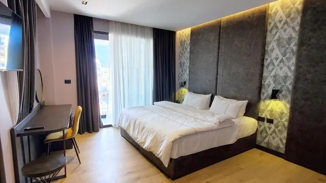 جناح بسرير كينج مع أريكة، HOTEL STAR LIGHT TIRANE 1/1