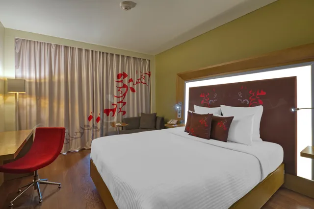 غرفة بريميير بسرير كينج، Novotel Bengaluru Outer Ring Road (ex Novotel Bengaluru Techpark) 7/10