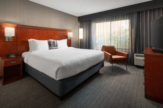 جناح بسرير كينج مع أريكة، Courtyard Los Angeles Hacienda Heights Orange County 1/8