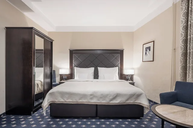 غرفة ديلوكس بسرير مزدوج مع سرير إضافي، Pytloun Old Armoury Hotel Prague 3/7