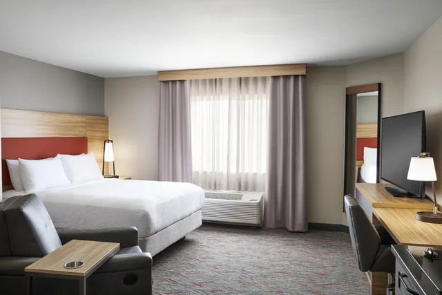 جناح بسرير كوين بغرفة نوم واحدة لذوي الإعاقة، Candlewood Suites Milwaukee Airport-Oak Creek 1/5