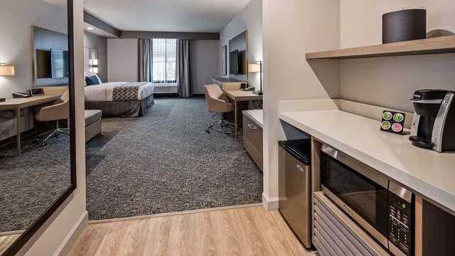جناح بسرير كينج مع أريكة لذوي الإعاقة، Wyndham Garden Katy Energy Corridor 3/3