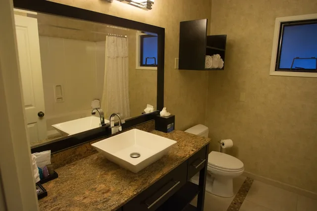 غرفة قياسية بسرير كوين، Rosedale Inn 2/2