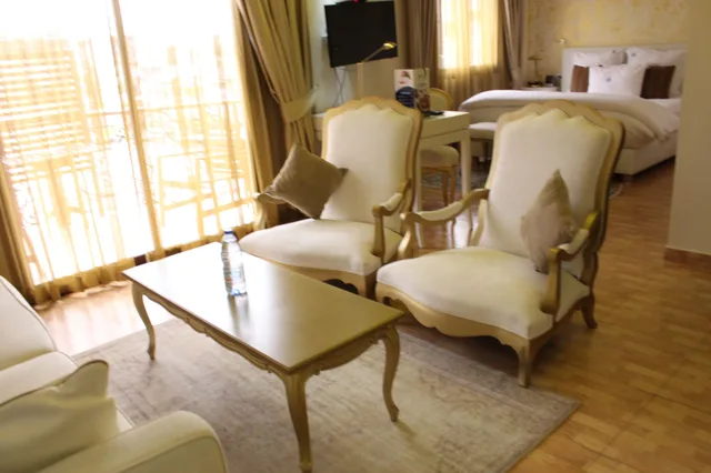 جناح جونيور بسرير كينج، Particular Destiny Suites 4/6