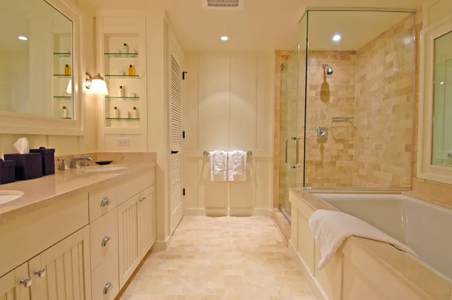 فيلا بريميوم بسرير كينج وسريرين كوين بإطلالة على الشاطئ مع أريكة، Ocean Villas At Turtle Bay 10/10